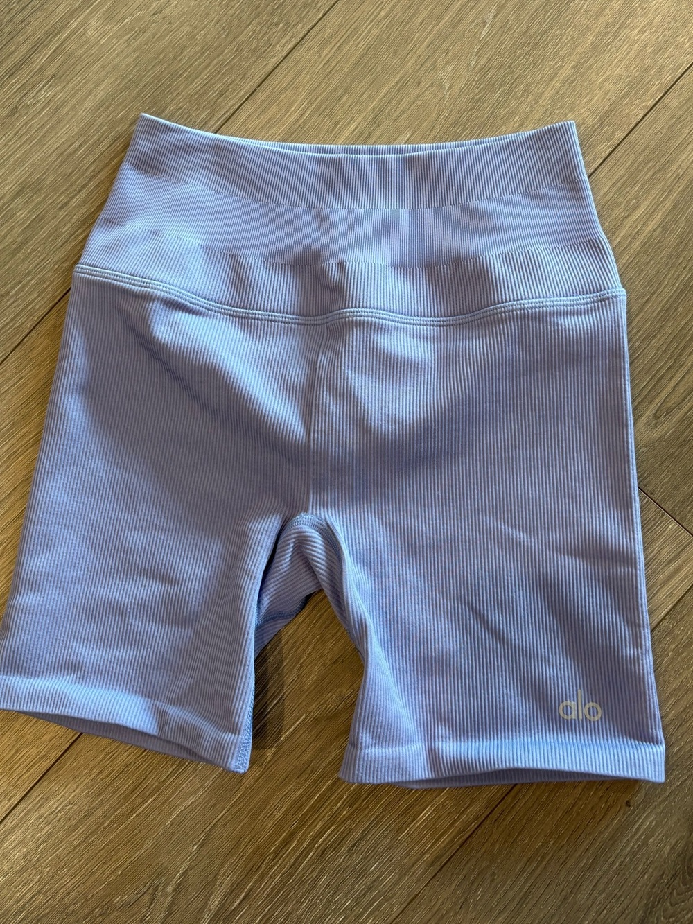 ALO Yoga Ribbed Biker Shorts Lilac Size Small